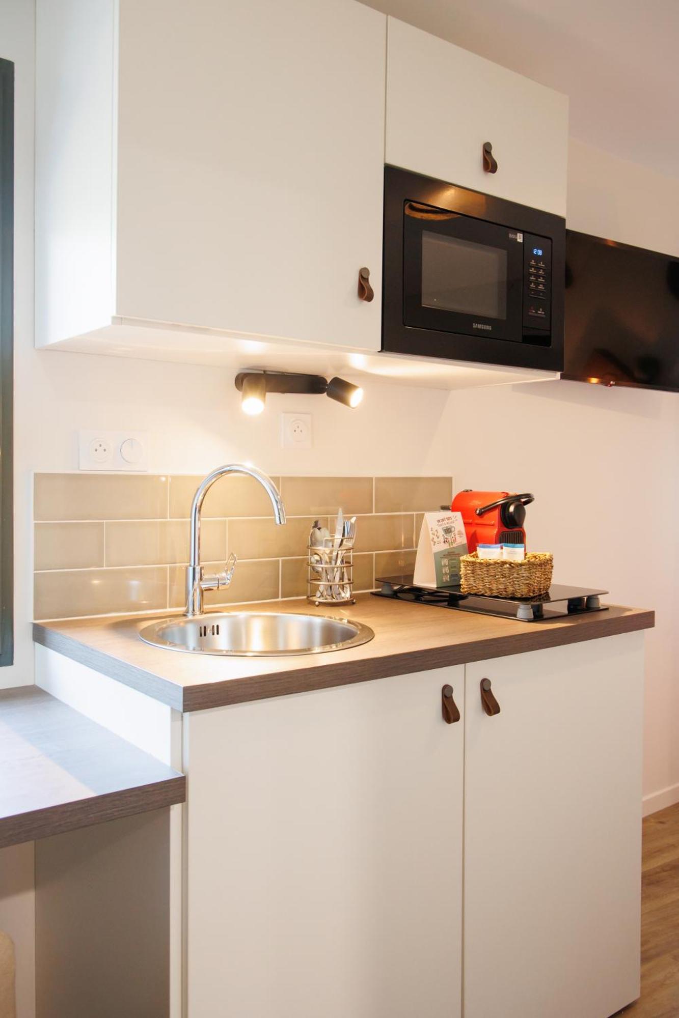 Appart'Hotel Le Corot - Acces Autonome - Saint-Junien Centre المظهر الخارجي الصورة