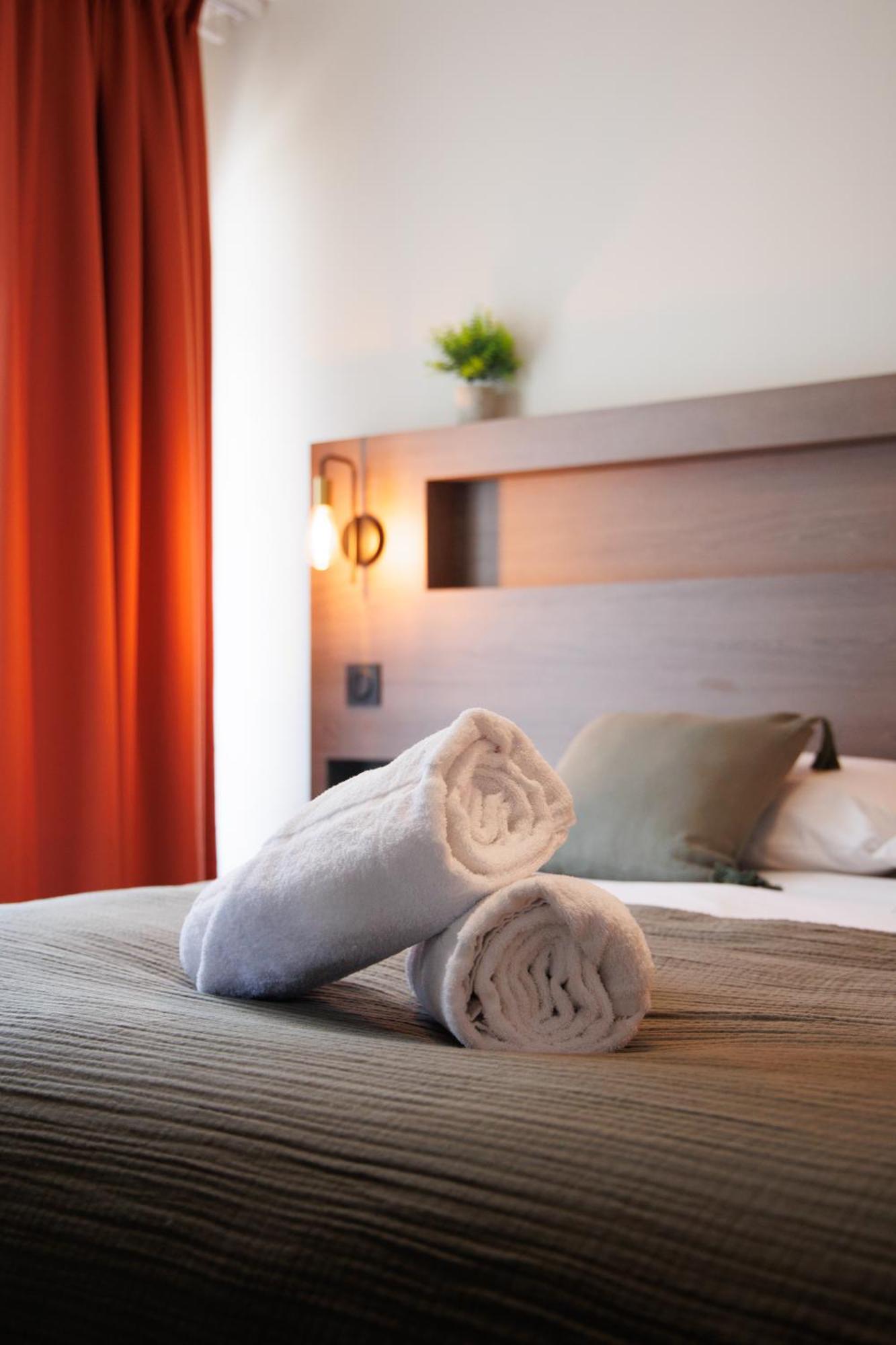 Appart'Hotel Le Corot - Acces Autonome - Saint-Junien Centre المظهر الخارجي الصورة