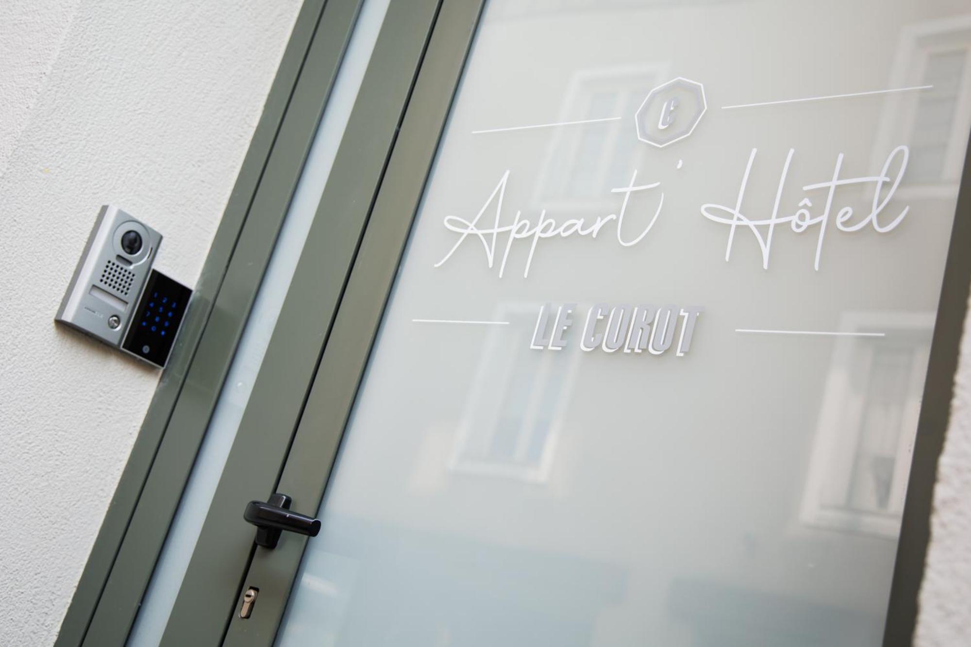 Appart'Hotel Le Corot - Acces Autonome - Saint-Junien Centre المظهر الخارجي الصورة
