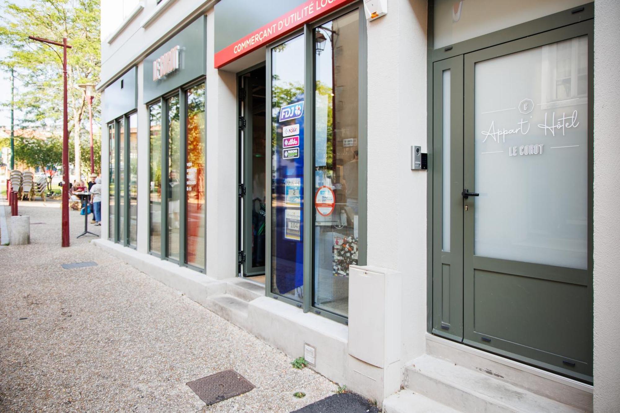 Appart'Hotel Le Corot - Acces Autonome - Saint-Junien Centre المظهر الخارجي الصورة