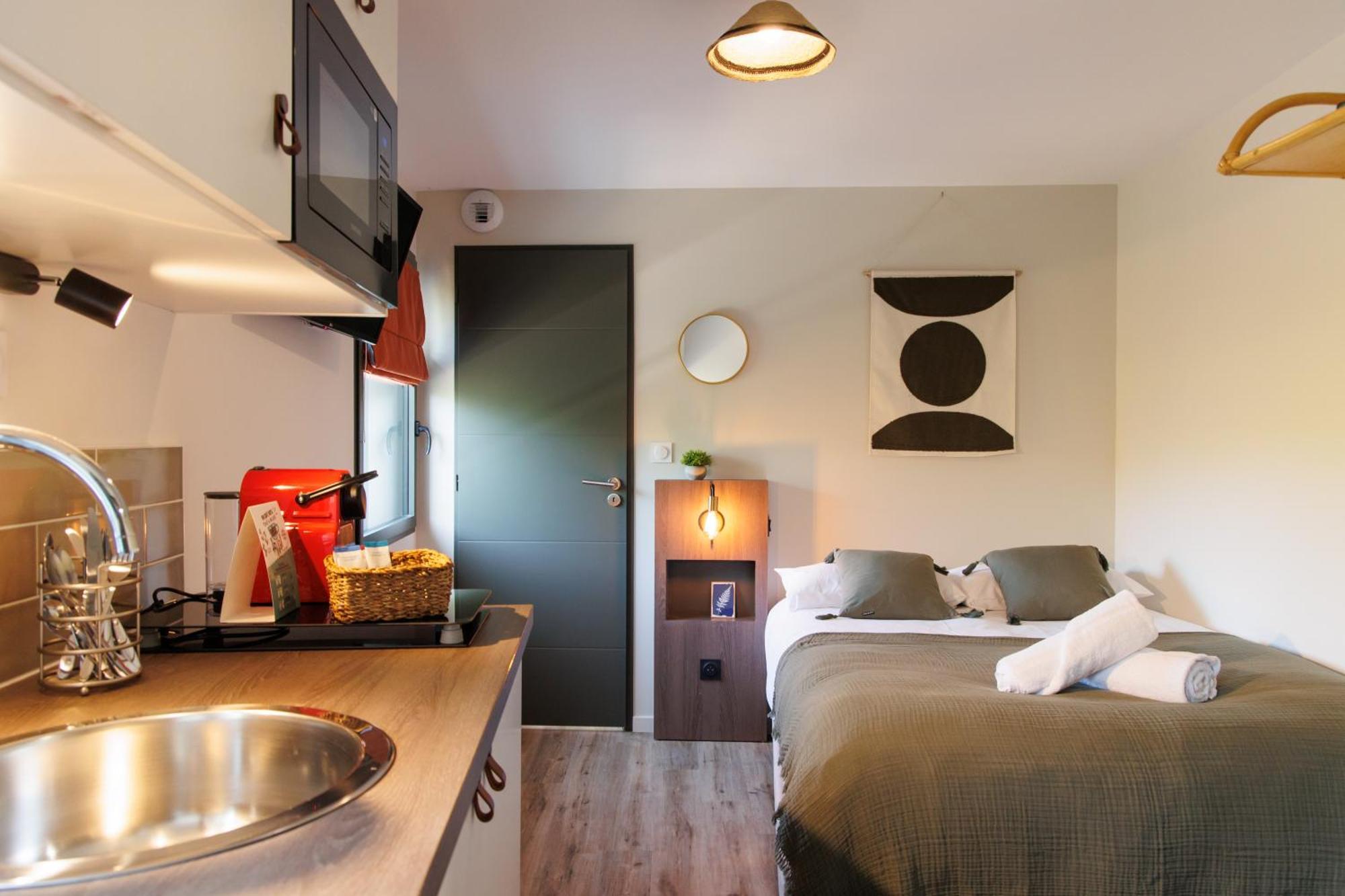 Appart'Hotel Le Corot - Acces Autonome - Saint-Junien Centre المظهر الخارجي الصورة