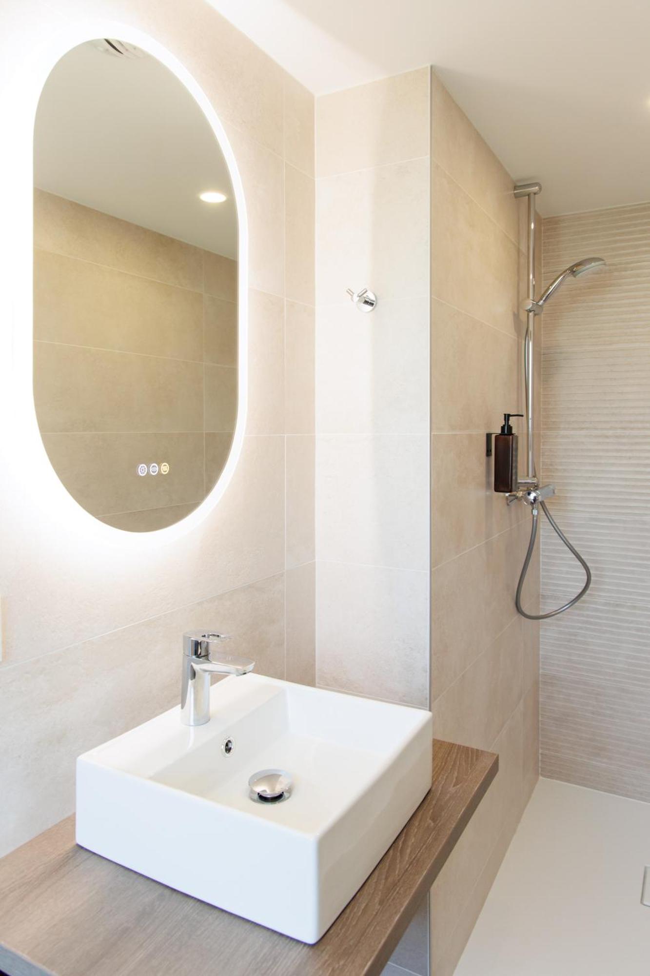 Appart'Hotel Le Corot - Acces Autonome - Saint-Junien Centre المظهر الخارجي الصورة