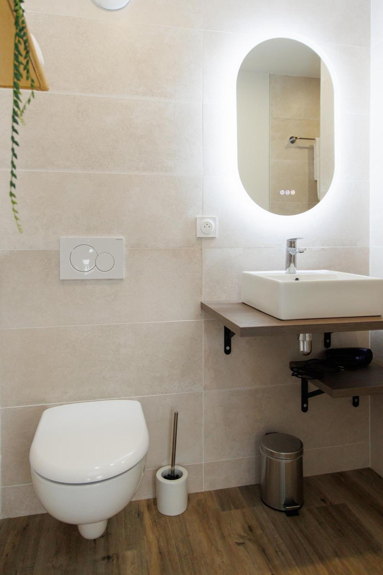 Appart'Hotel Le Corot - Acces Autonome - Saint-Junien Centre المظهر الخارجي الصورة
