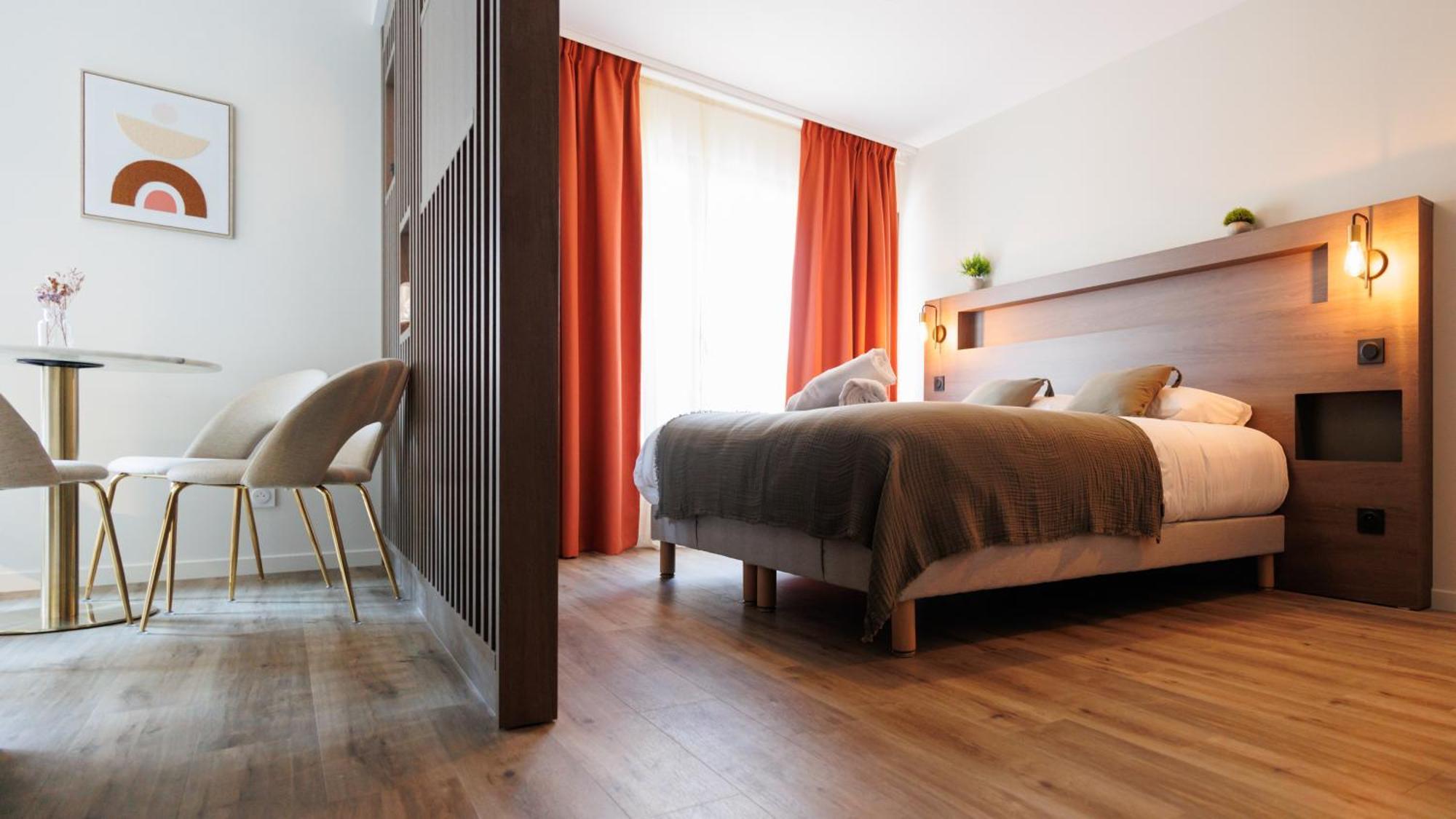 Appart'Hotel Le Corot - Acces Autonome - Saint-Junien Centre المظهر الخارجي الصورة