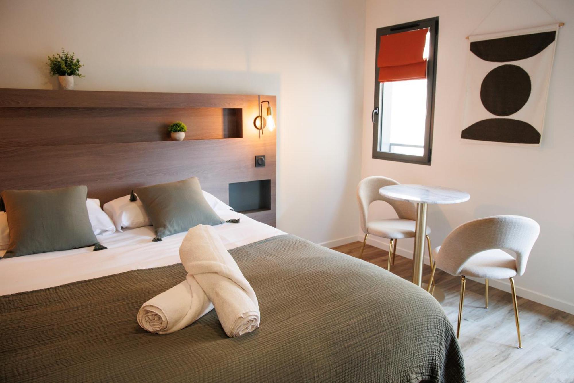Appart'Hotel Le Corot - Acces Autonome - Saint-Junien Centre المظهر الخارجي الصورة