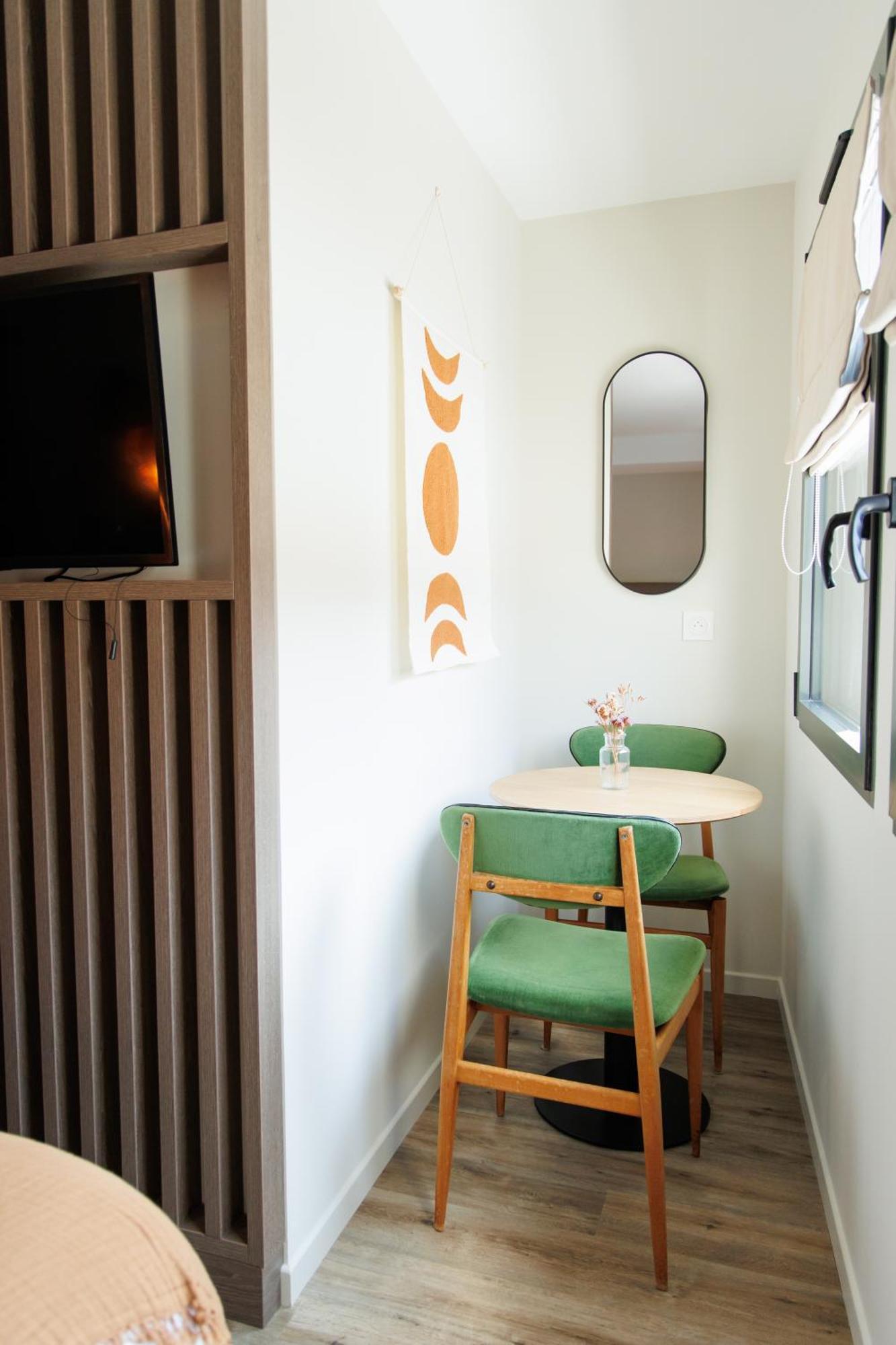 Appart'Hotel Le Corot - Acces Autonome - Saint-Junien Centre المظهر الخارجي الصورة