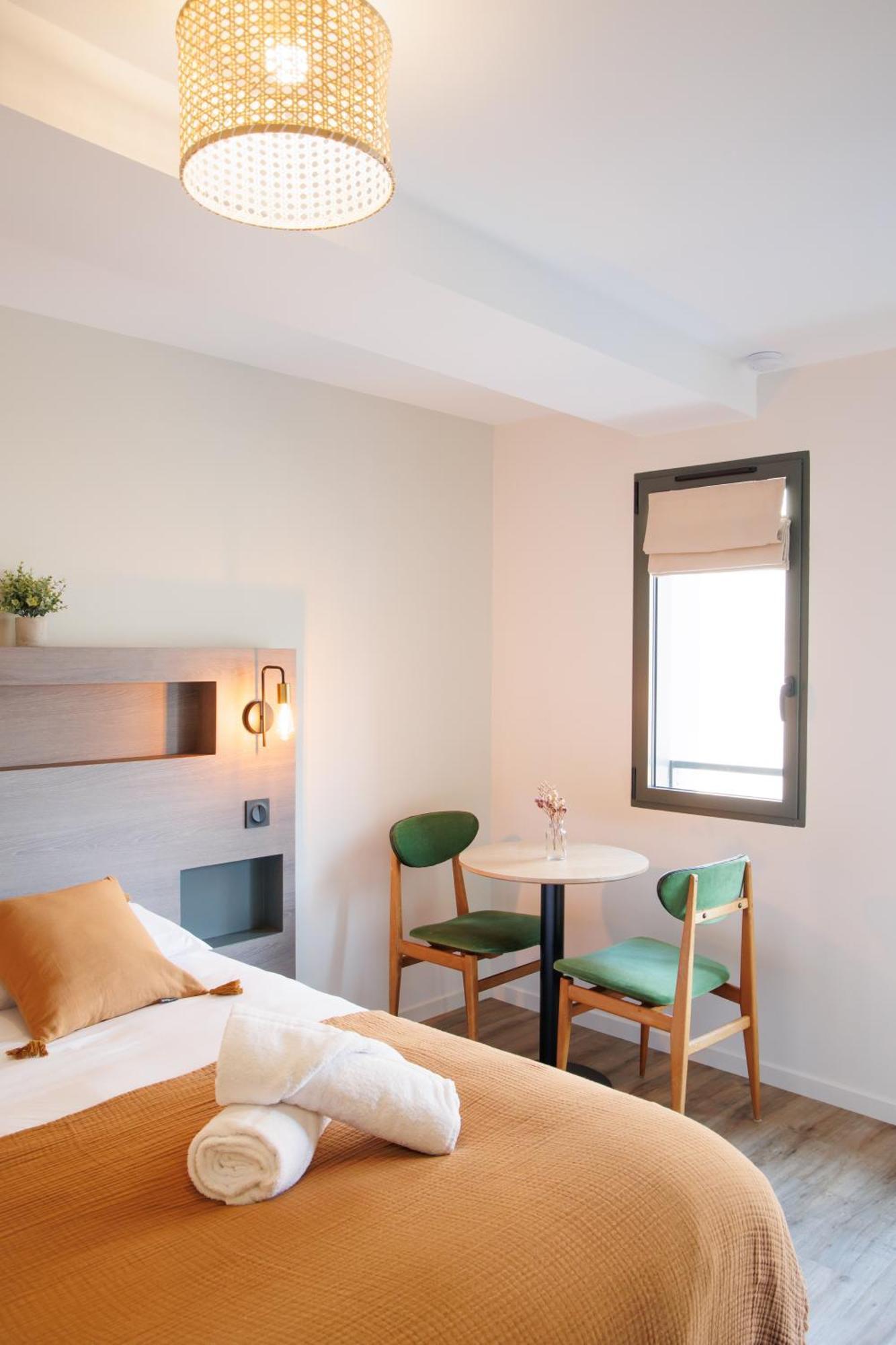 Appart'Hotel Le Corot - Acces Autonome - Saint-Junien Centre المظهر الخارجي الصورة