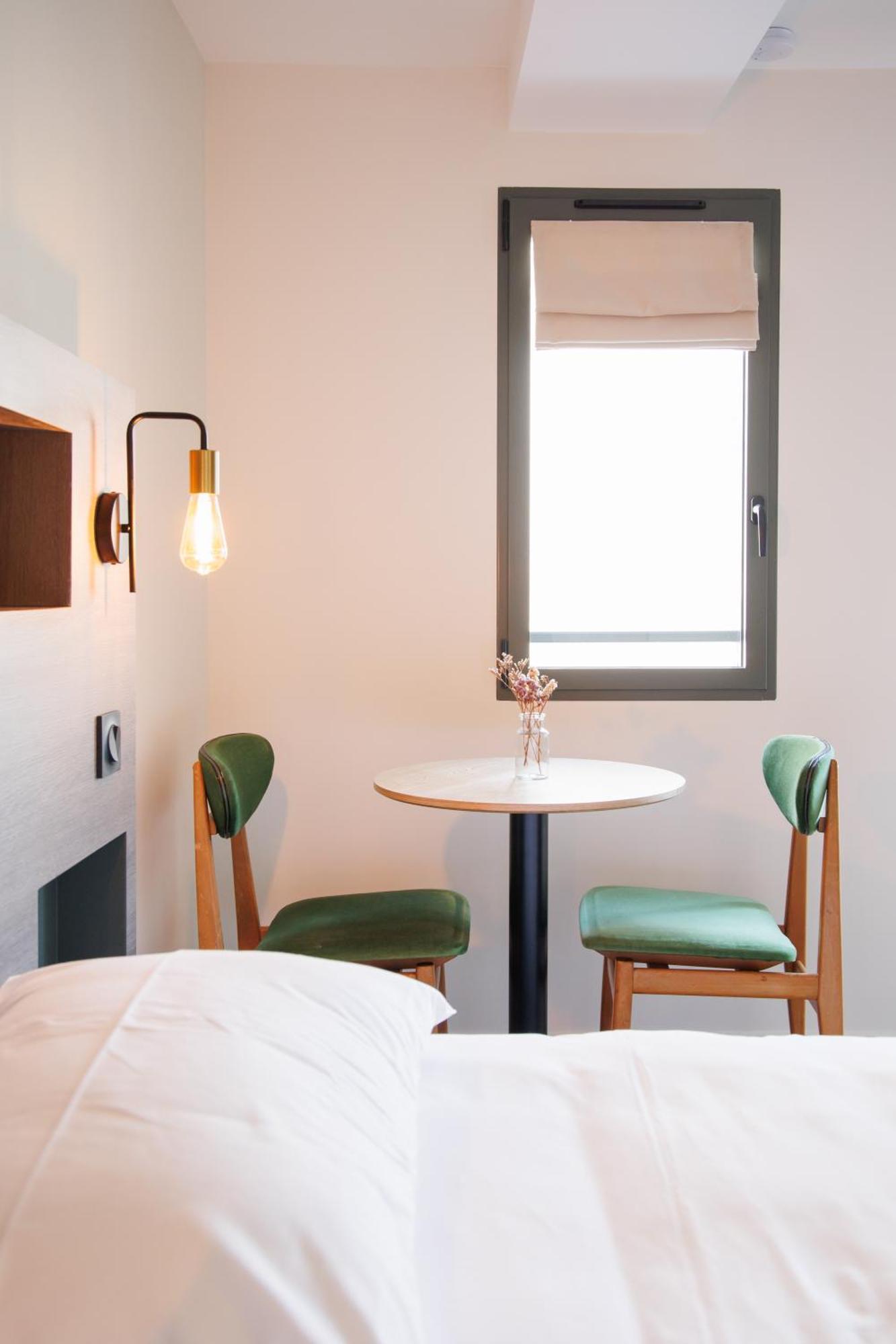 Appart'Hotel Le Corot - Acces Autonome - Saint-Junien Centre المظهر الخارجي الصورة