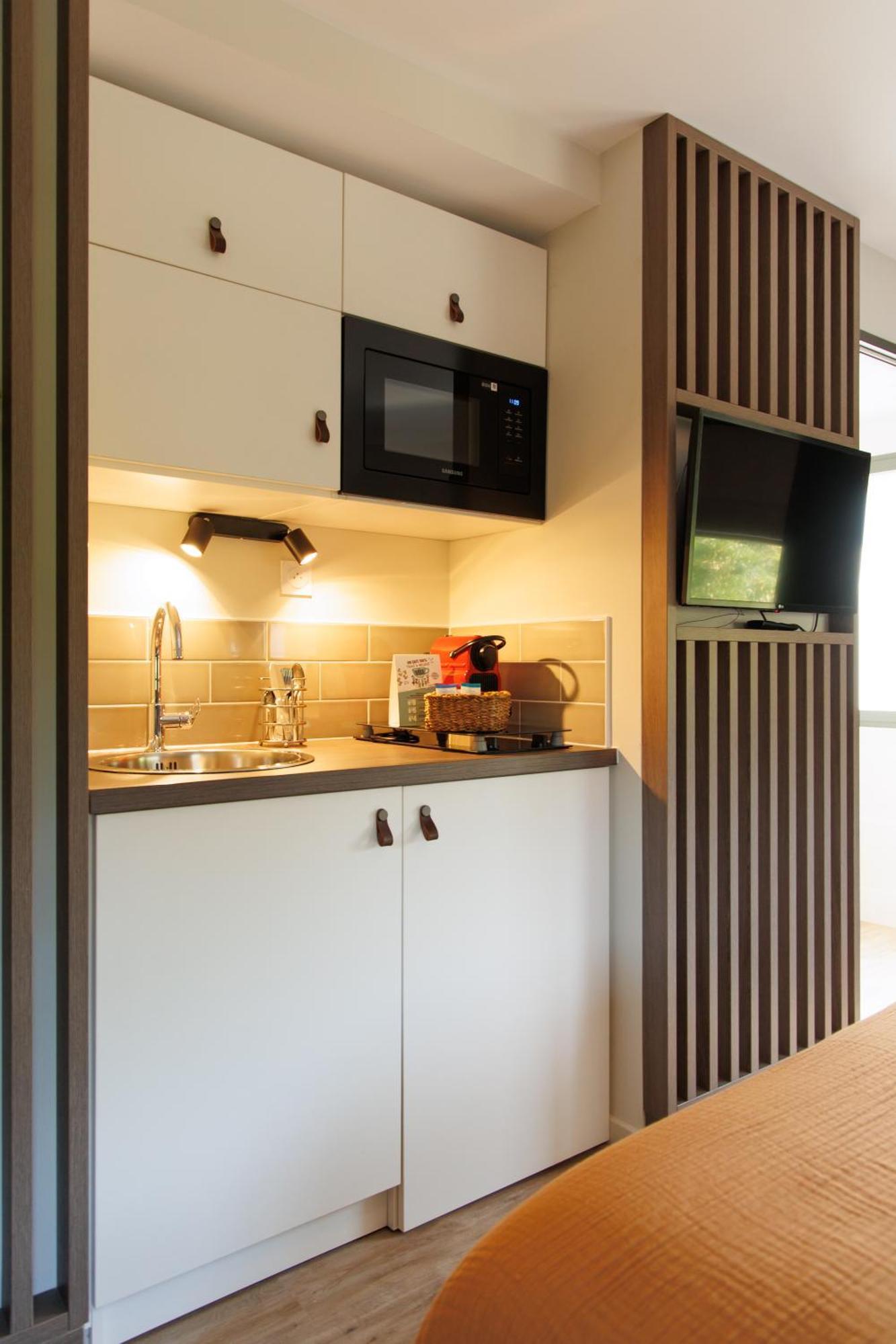 Appart'Hotel Le Corot - Acces Autonome - Saint-Junien Centre المظهر الخارجي الصورة
