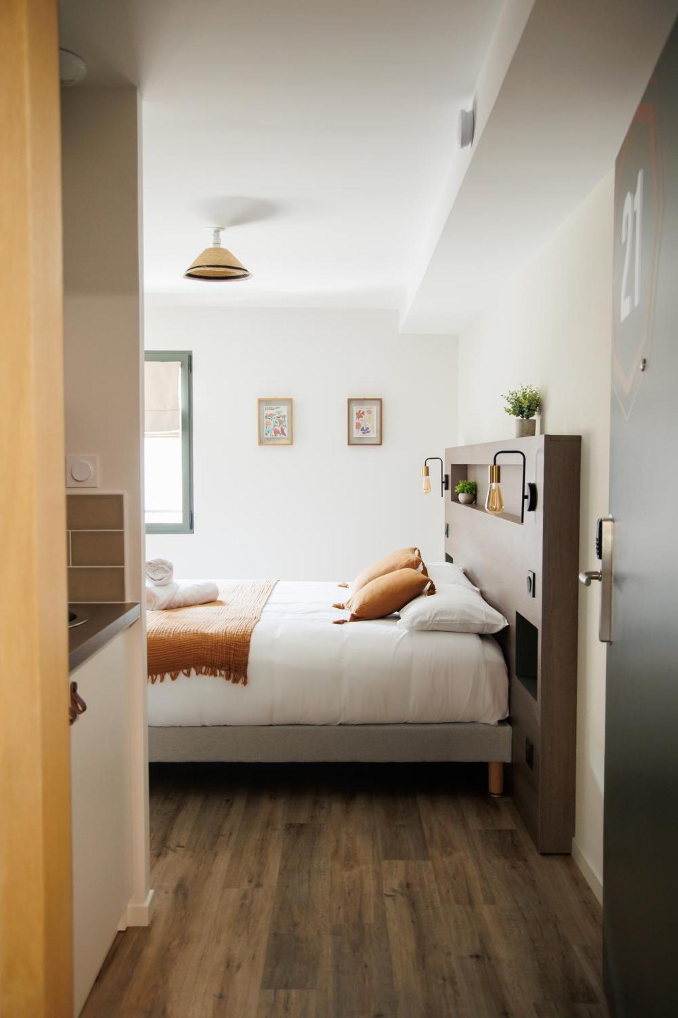 Appart'Hotel Le Corot - Acces Autonome - Saint-Junien Centre المظهر الخارجي الصورة