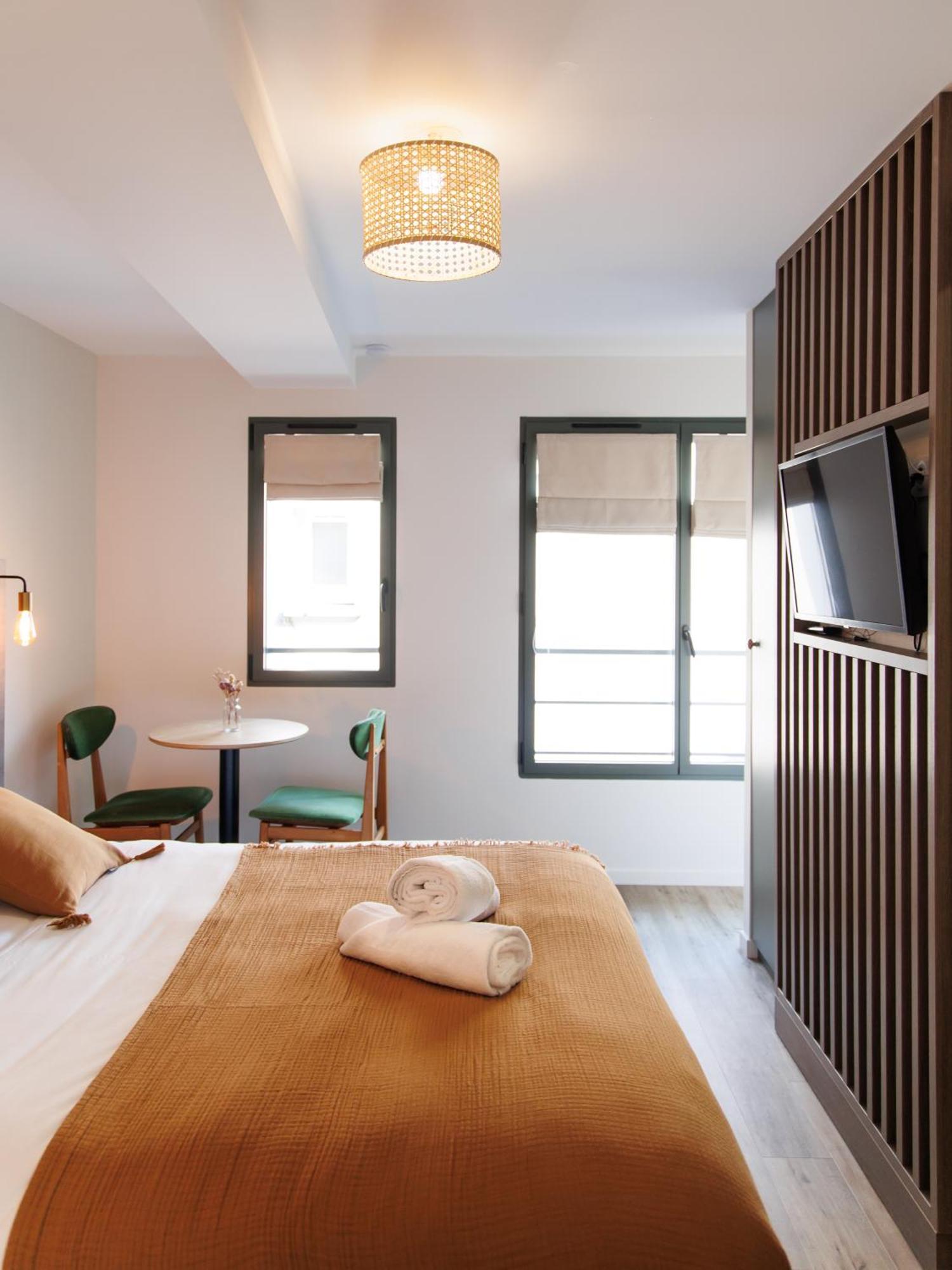 Appart'Hotel Le Corot - Acces Autonome - Saint-Junien Centre المظهر الخارجي الصورة