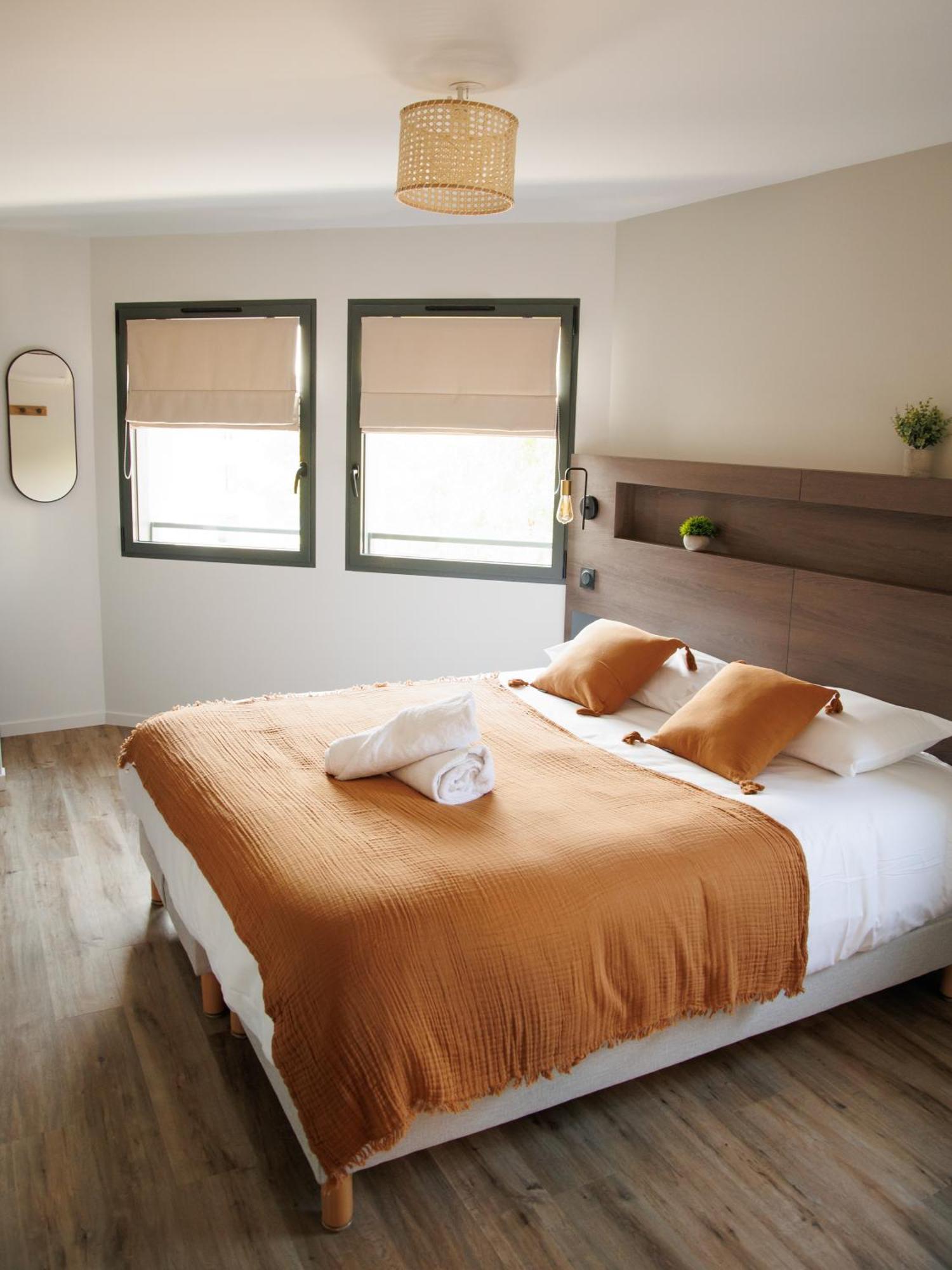 Appart'Hotel Le Corot - Acces Autonome - Saint-Junien Centre المظهر الخارجي الصورة