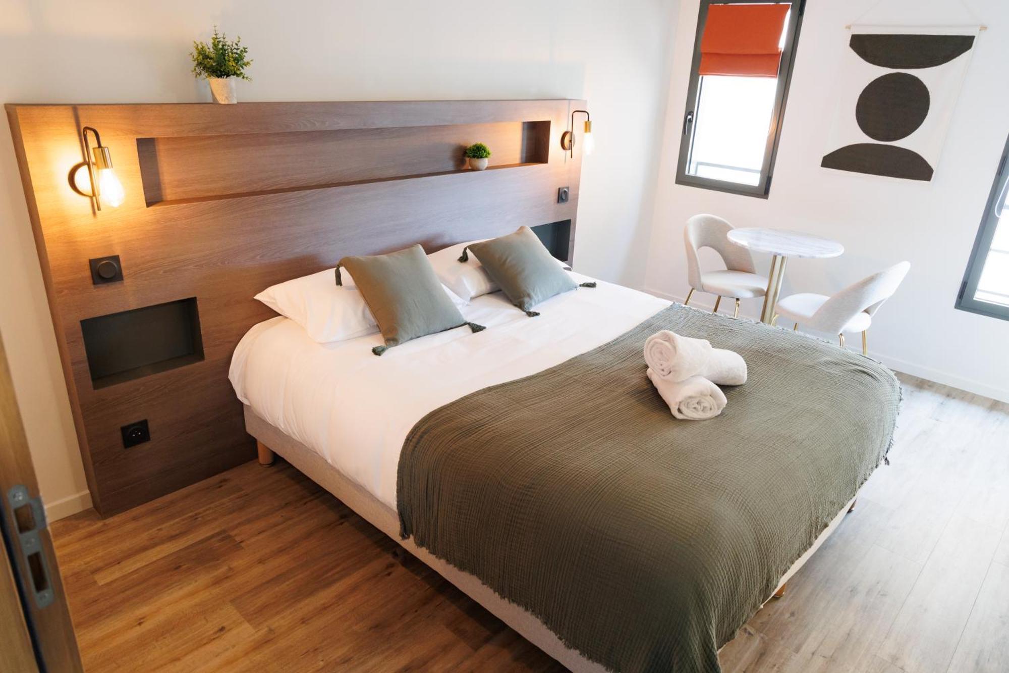 Appart'Hotel Le Corot - Acces Autonome - Saint-Junien Centre المظهر الخارجي الصورة