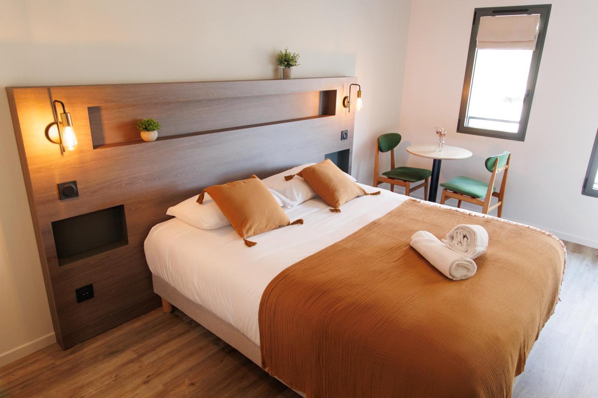 Appart'Hotel Le Corot - Acces Autonome - Saint-Junien Centre المظهر الخارجي الصورة