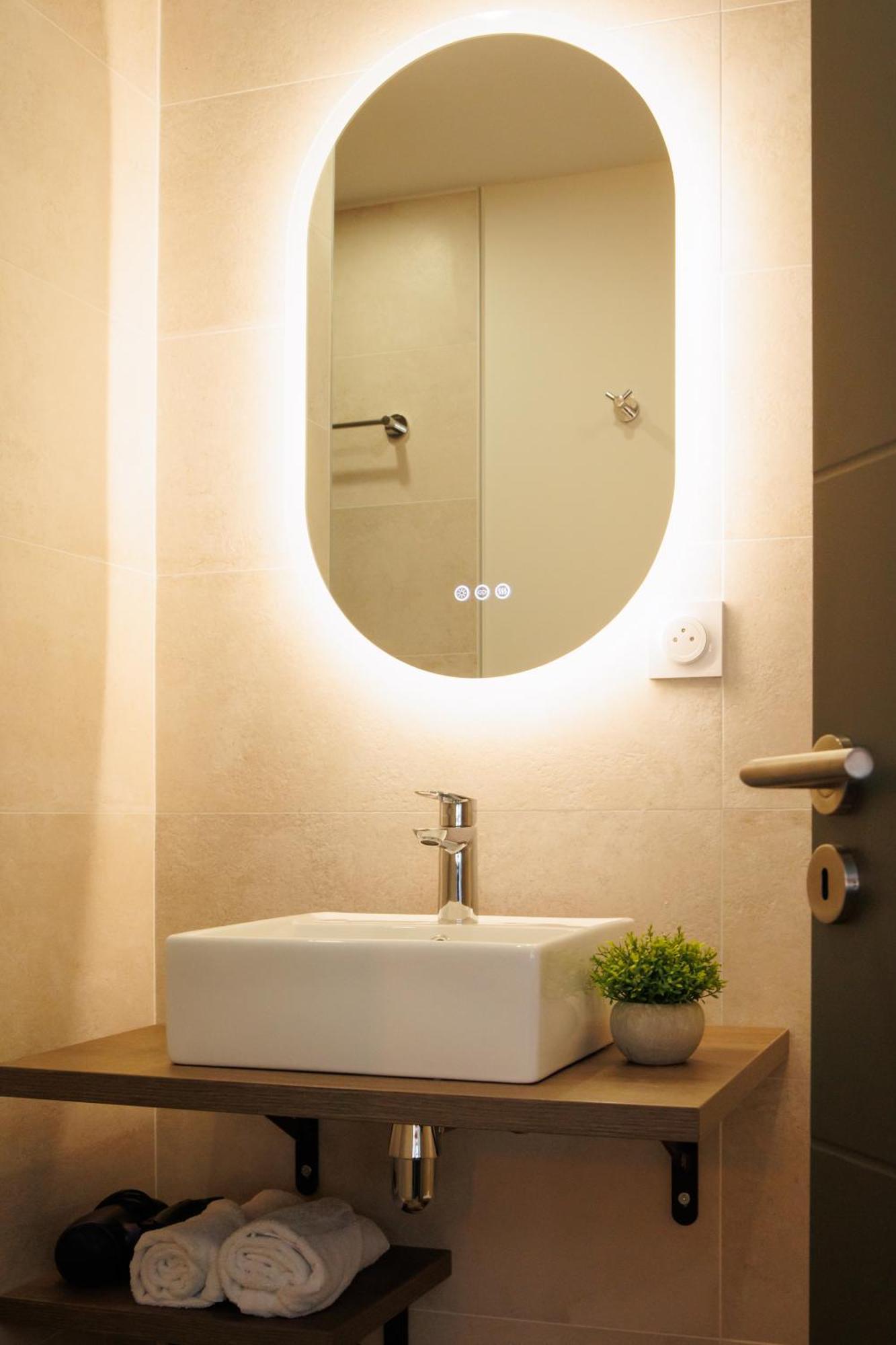 Appart'Hotel Le Corot - Acces Autonome - Saint-Junien Centre المظهر الخارجي الصورة